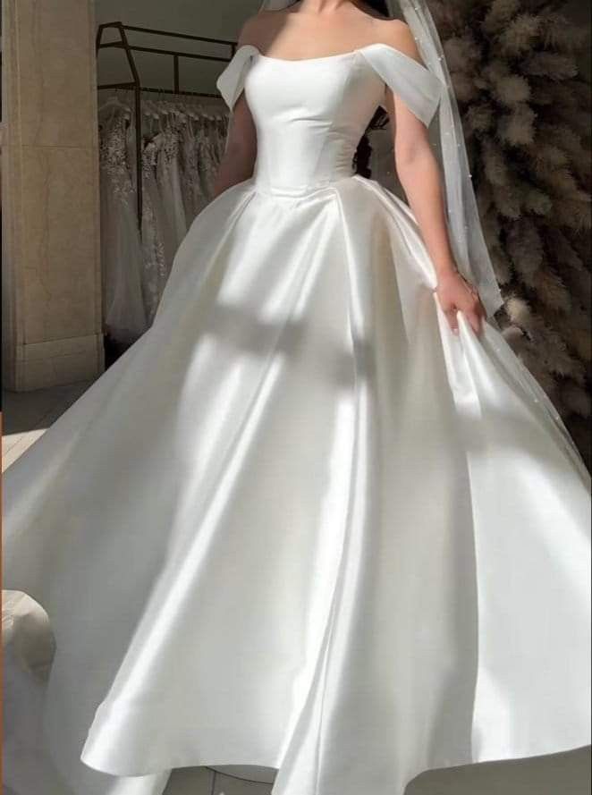 Vintage wedding dress Off the shoulders for women Satin lace-up bridal dress Custom made