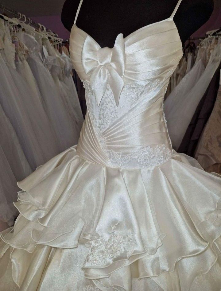 A Line Long Satin Lace Wedding Dress Spaghetti Straps Bridal Gown