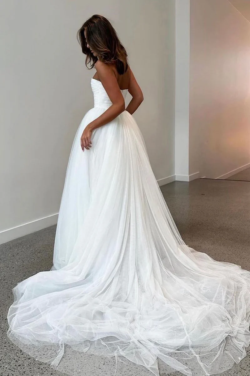 Elegant Boho Tulle Wedding Dress with Strapless Bodice