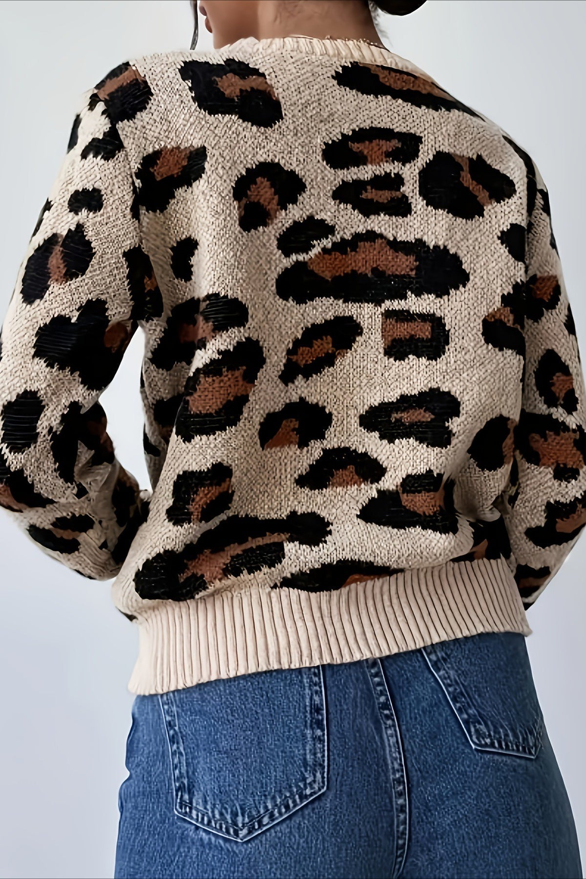 Crew Neck Leopard Pattern Knit Sweater 3