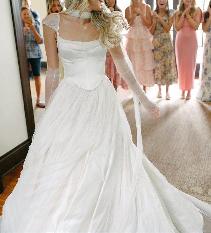 White Long Tulle Wedding Dress Bridal Gown With Gloves