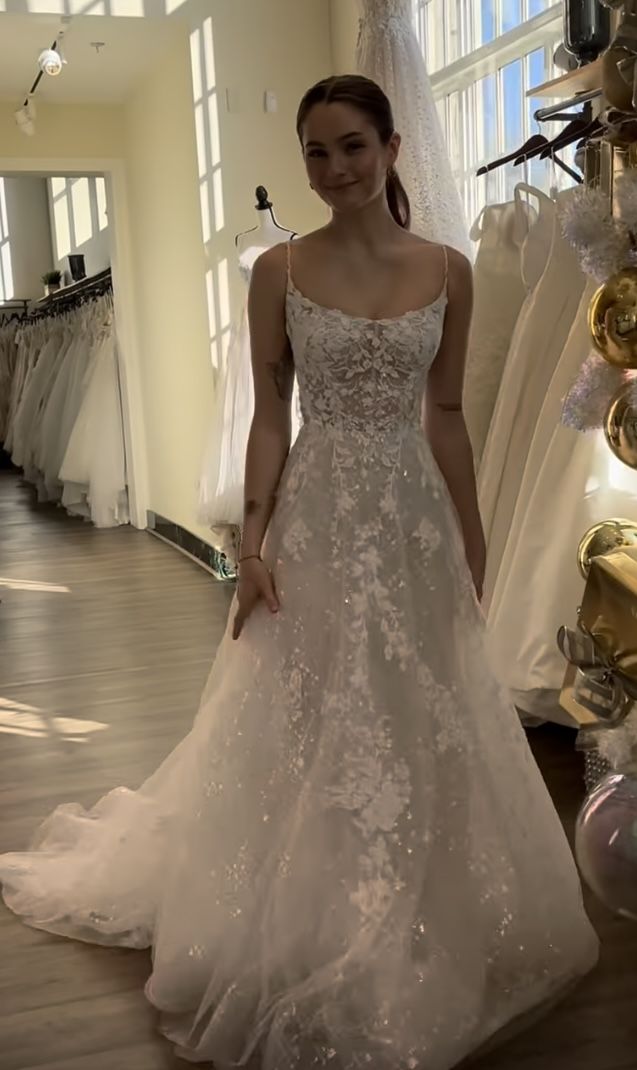 Elegant A Line Sparkly Appliques Long Wedding Dress Princess Evening Dress