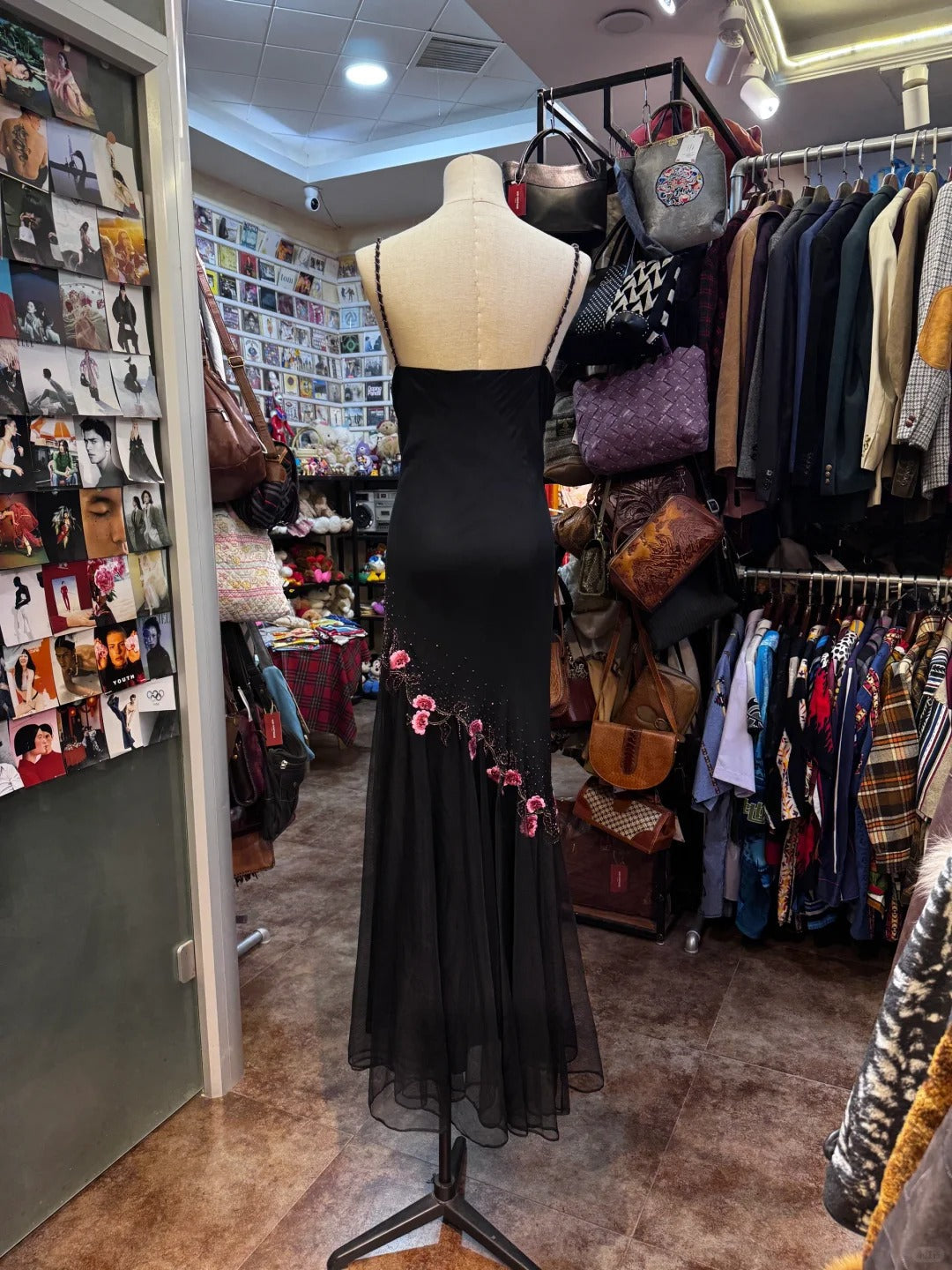 Retro Elegant Black Halter Neck Embroidered Chiffon Long Prom Dress Evening Dress P4142