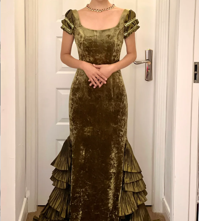 Retro Elegant Green Mermaid Square Neck Short Sleeve Layered Ruffle Velvet Train Prom Dress Evening Dress P4160