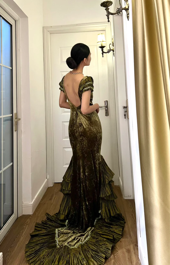 Retro Elegant Green Mermaid Square Neck Short Sleeve Layered Ruffle Velvet Train Prom Dress Evening Dress P4160