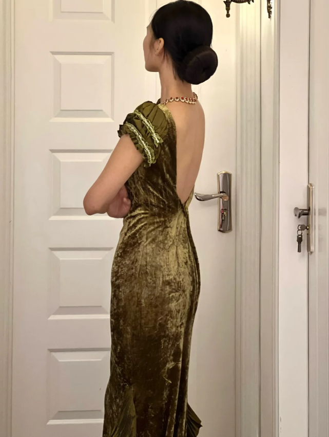 Retro Elegant Green Mermaid Square Neck Short Sleeve Layered Ruffle Velvet Train Prom Dress Evening Dress P4160