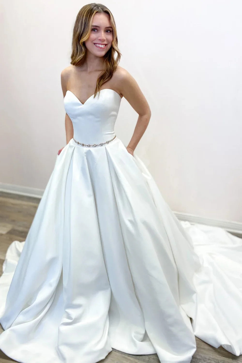 Sweetheart Backless A-Line Floor-length Ruched Wedding Dress With Pockets