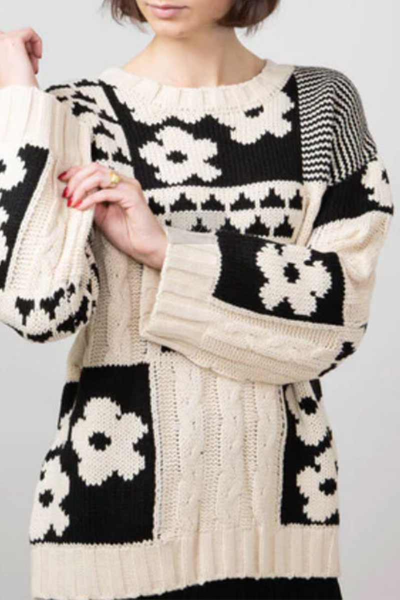 Bohonini Colorblock Flower Weave O Neck Casual Sweater