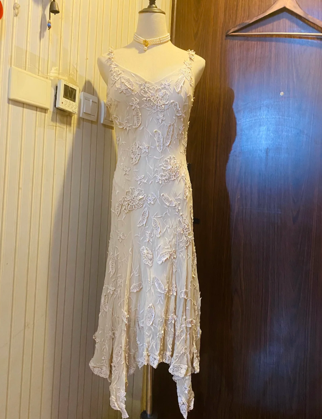 Elegant Ivory Deep V Halter-neck Irregular Lace Prom Dress Evening Dress P4178