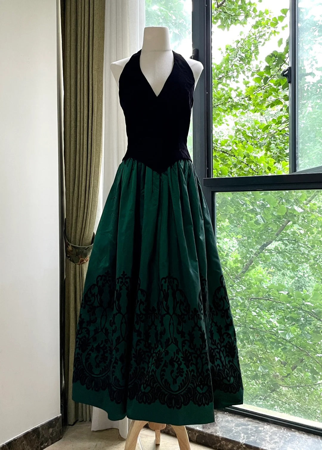 Retro Black And Green A-line Halter Neck Velvet And Satin Prom Dress Evening Dress P4188