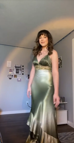 Green Vintage Satin Prom Dress V Neck Evening Dress 21st Birthday Outfit - Fashionpara