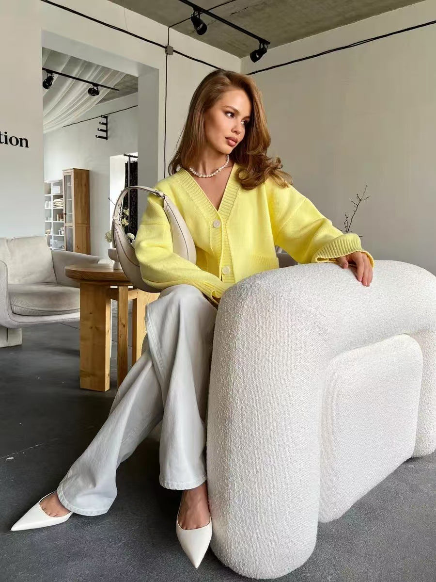 Stylish V-Neck Pocket Knit Cardigan for Effortless Chic