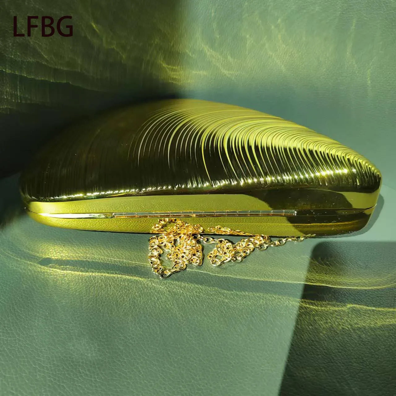 Shell Shaped Acrylic Purse Clutch Bag with Gold Chain