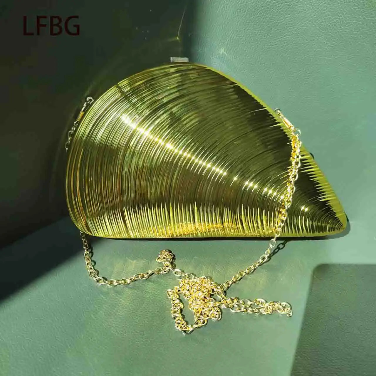Shell Shaped Acrylic Purse Clutch Bag with Gold Chain