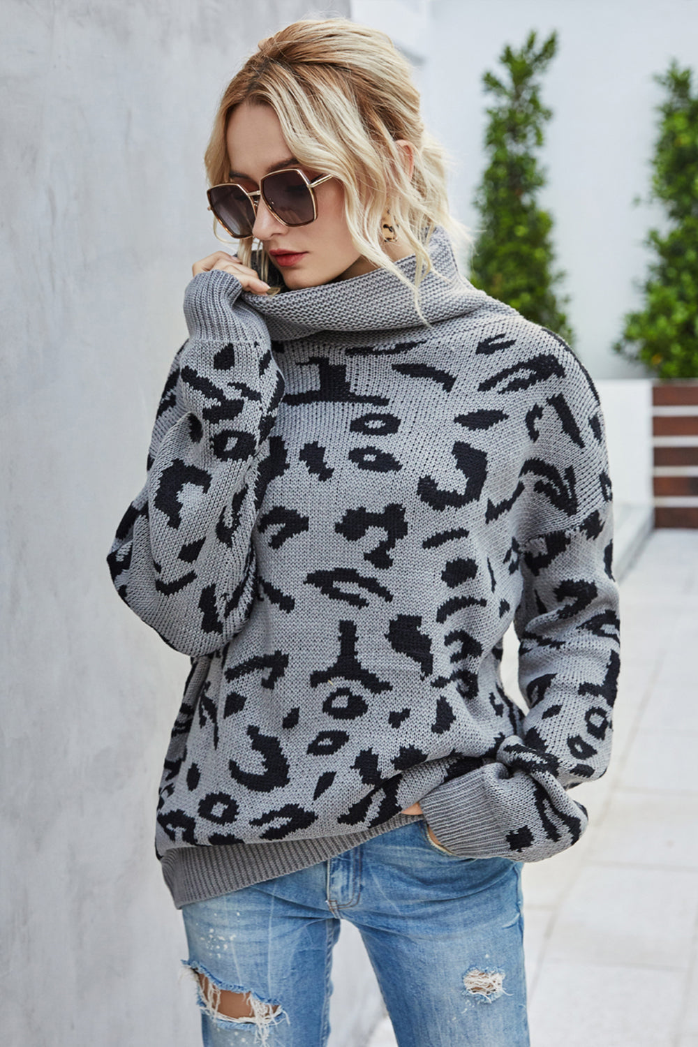 Loose Leopard Print Sweater with Turn-Down Collar Style