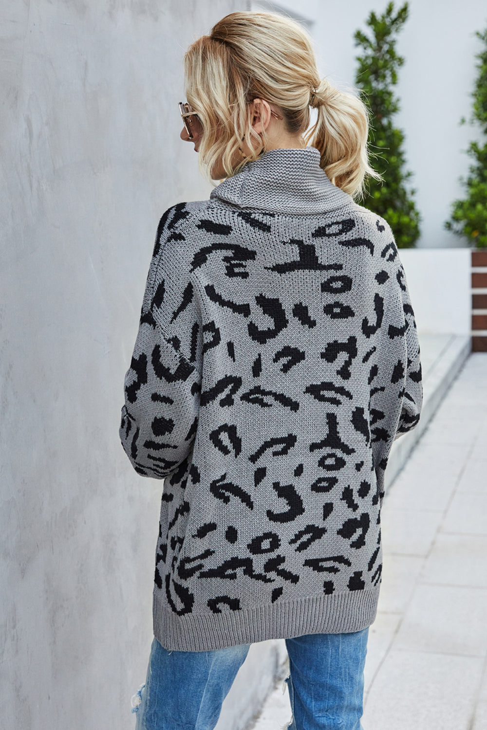 Loose Leopard Print Sweater with Turn-Down Collar Style
