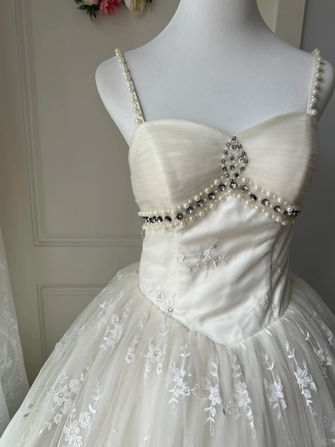 Vintage White Halter-neck Pearl Lace Tulle Ball Gown Evening Dress P4214