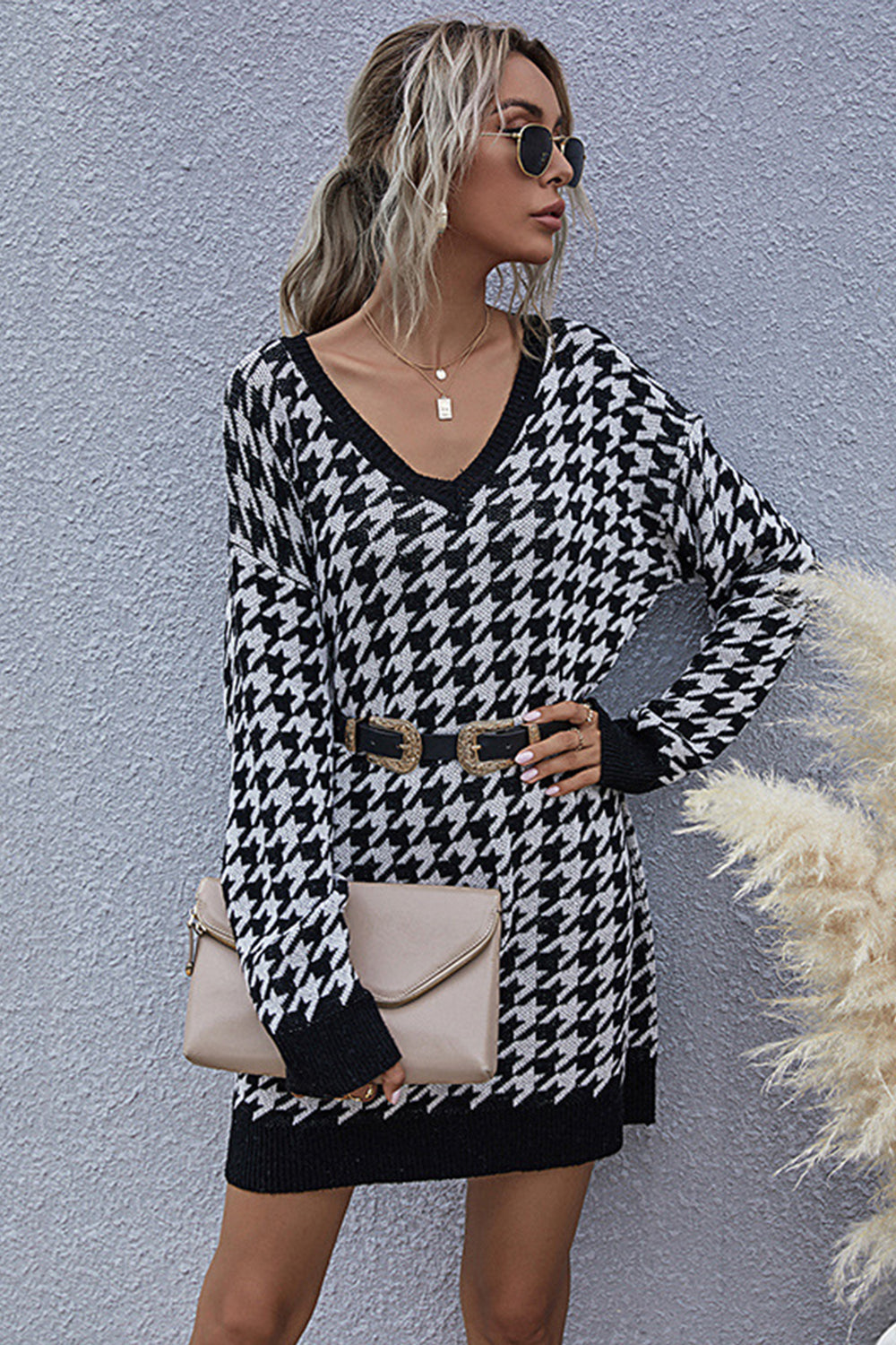 Houndstooth V-Neck Slim Fit Knitted Sweater for Elegance