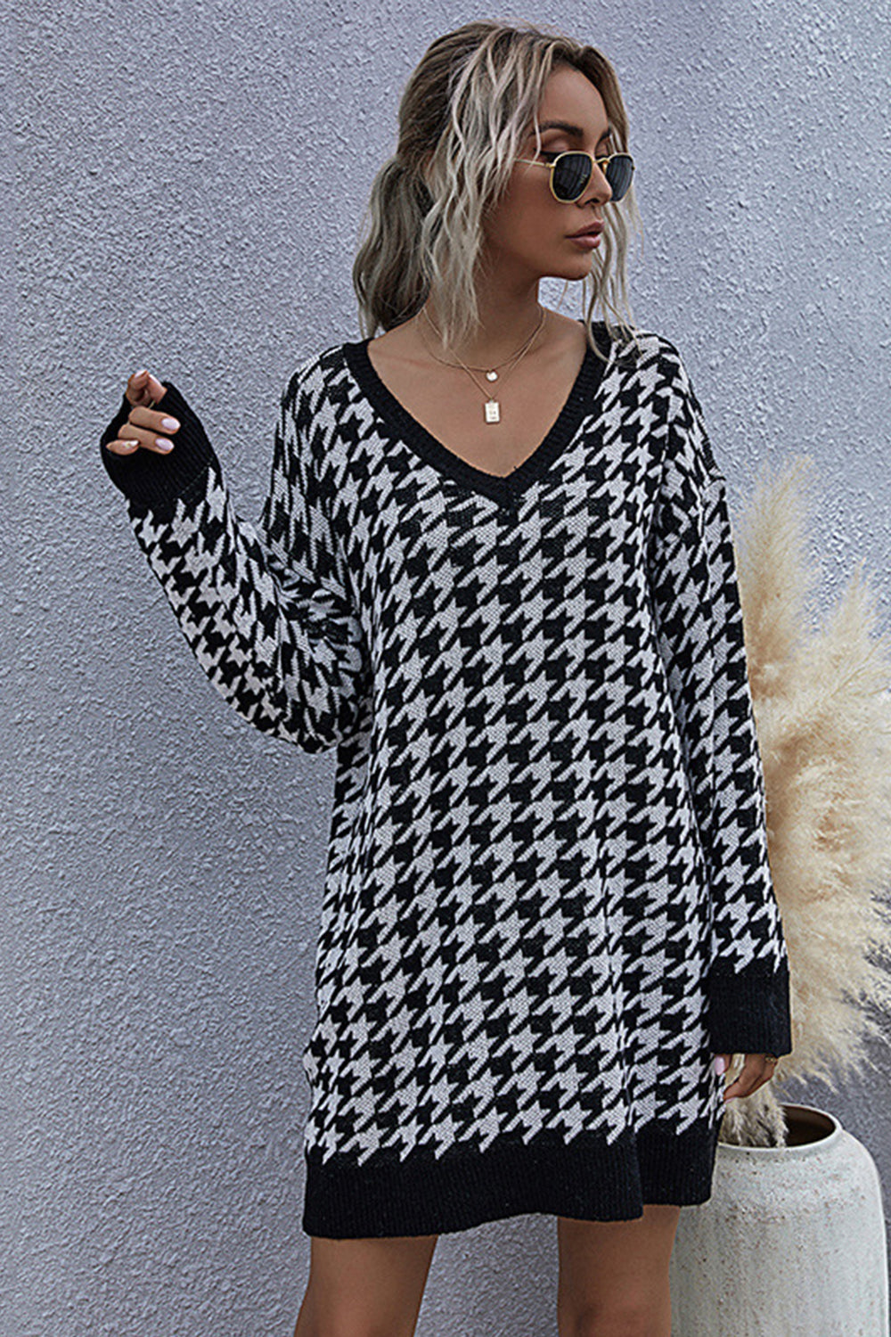 RadyRin Houndstooth Slim V-neck Knitted Pullover Sweater