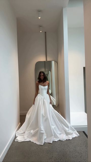 Stunning Ball Gown Strapless Satin Wedding Dresses