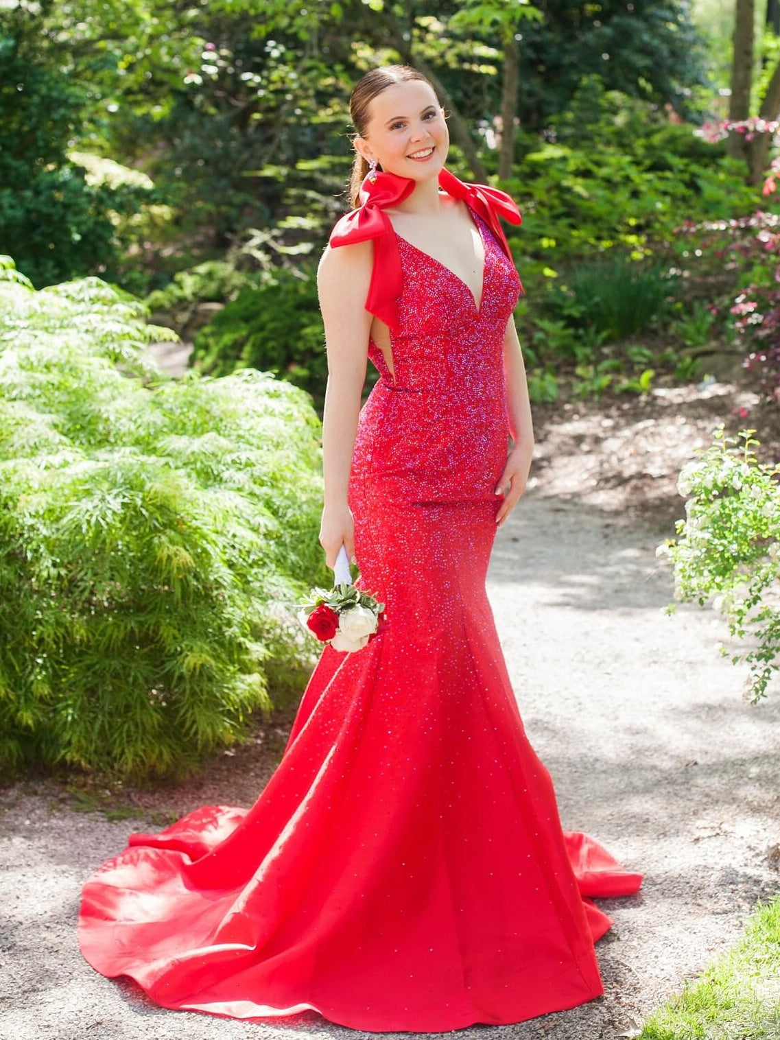 Stunning Yellow Mermaid V-Neck Long Beaded Prom Dress With Bowknot