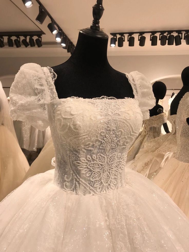 Luxury Wedding Dresses, Popular Lace A-line Bridal Gowns