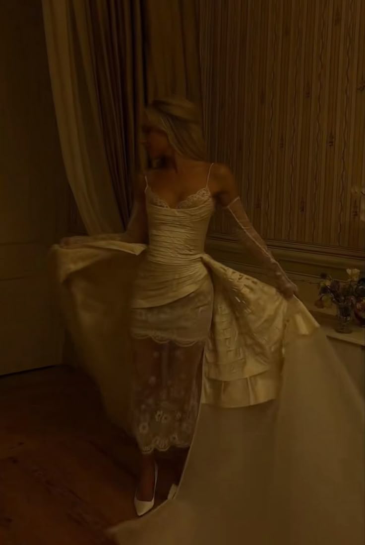 Elegant Spaghetti Strap Satin Lace Wedding Dress Bridal Gown