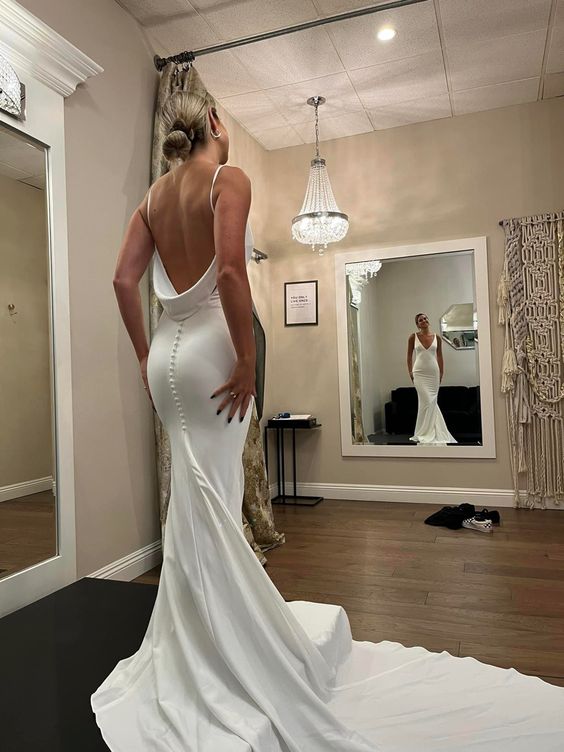 V-Neck Sleeveless Mermaid White Wedding Dress Spaghetti Straps Backless Bridal Gown