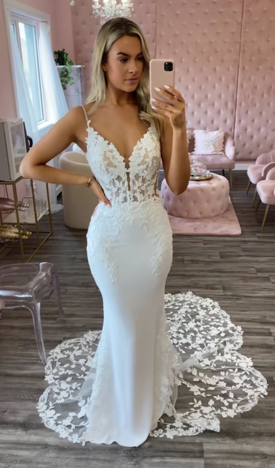 Sexy V-Neck Spaghetti Straps Illusion Lace Applique With Lace Train Wedding Dress