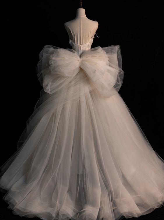 Charming A Line Elegant Ball Gown Straps Long Tulle Wedding Dresses