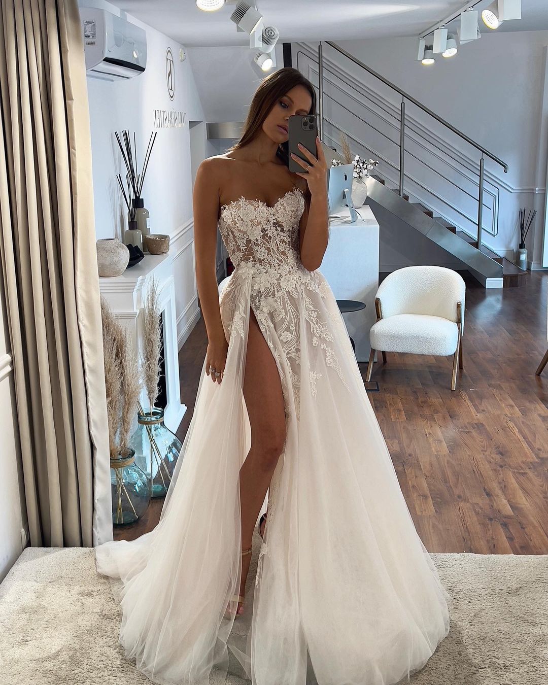 Charming A Line Sweetheart Tulle Wedding Dresses with Appliques