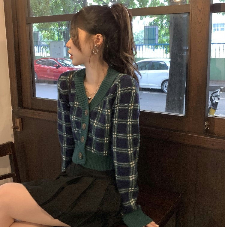KittenAlarm - Vintage V-Neck Plaid Cropped Cardigan Sweater