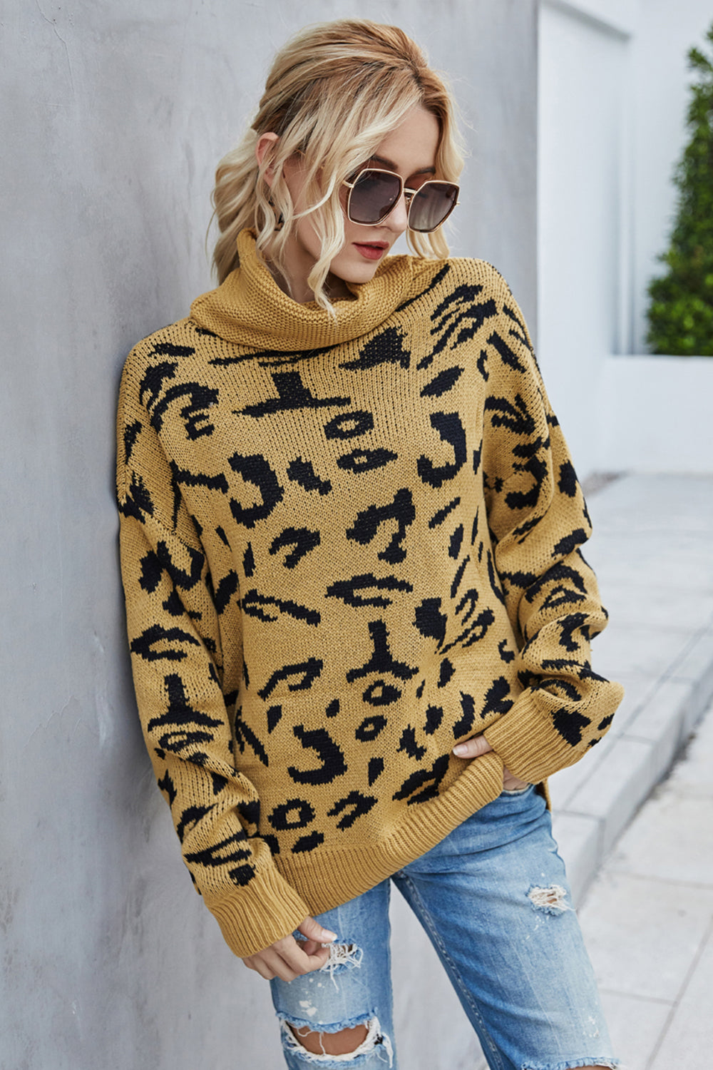 Loose Leopard Print Sweater with Turn-Down Collar Style