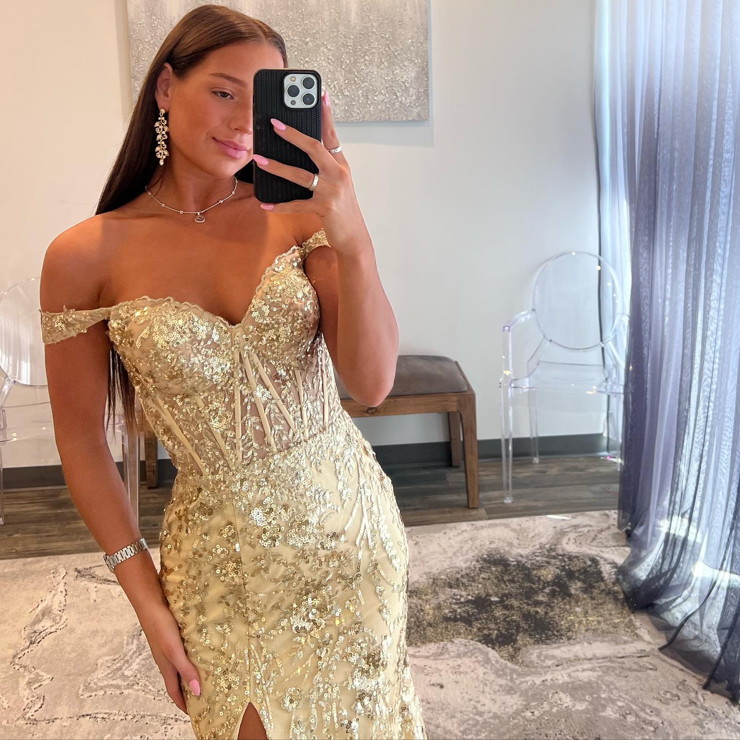 Off-Shoulder Sweetheart Sleeveless Stripe Sheath Formal Dress Sparkly Appliques Prom Dress with Slit