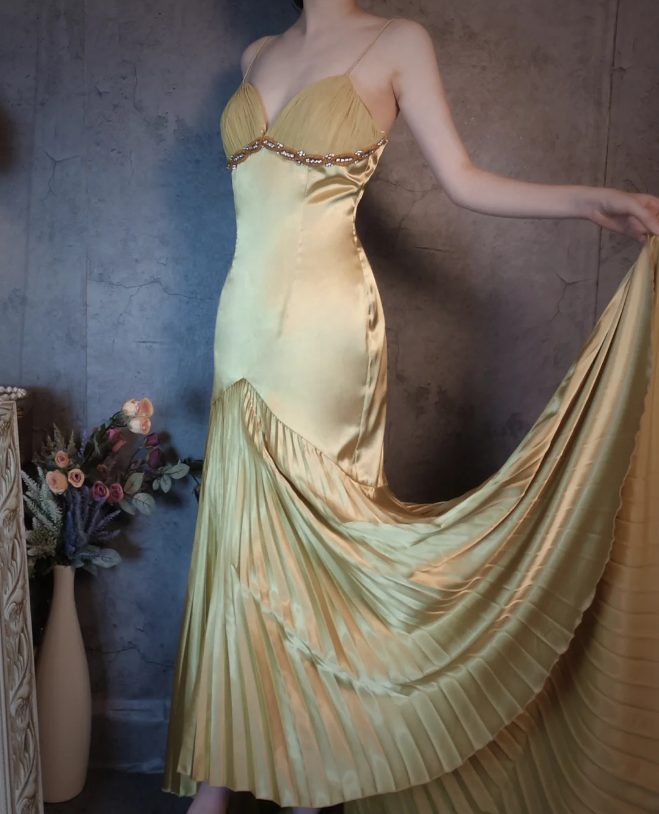 Vintage Green Mermaid Deep V-neck Pleated Satin Long Prom Dress Evening Dress P4319