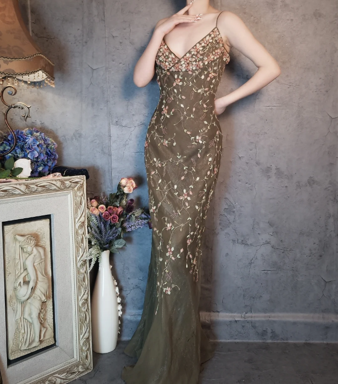Vintage Green Mermaid Spaghetti Strap Deep V-neck 3D Floral Embroidery Long Prom Dress Evening Dress P4325