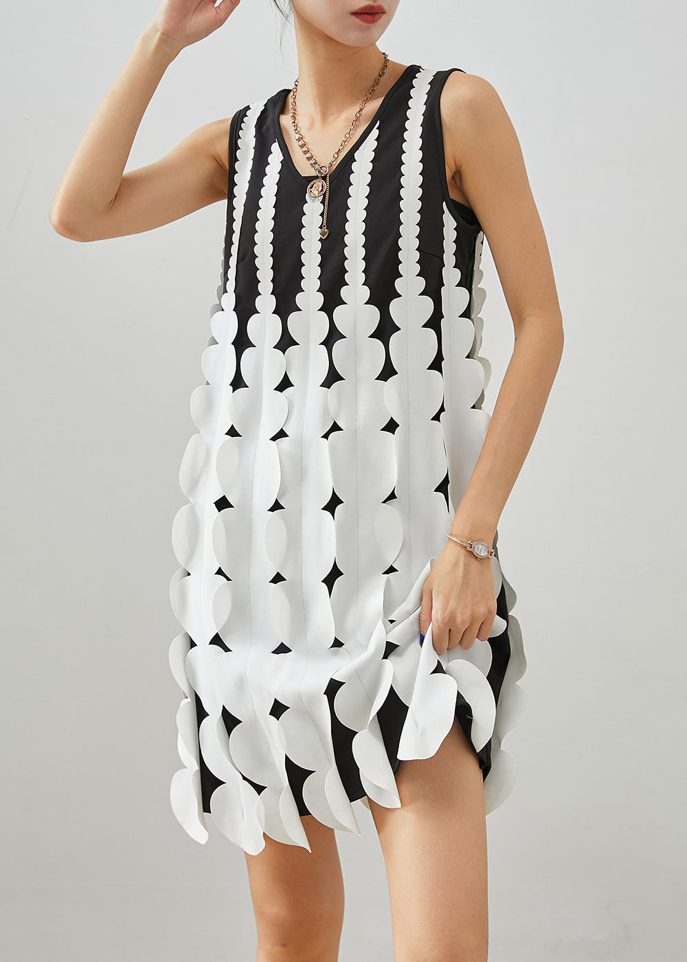 Scalloped Petal Applique V-Neck Sleeveless Shift Mini Dress