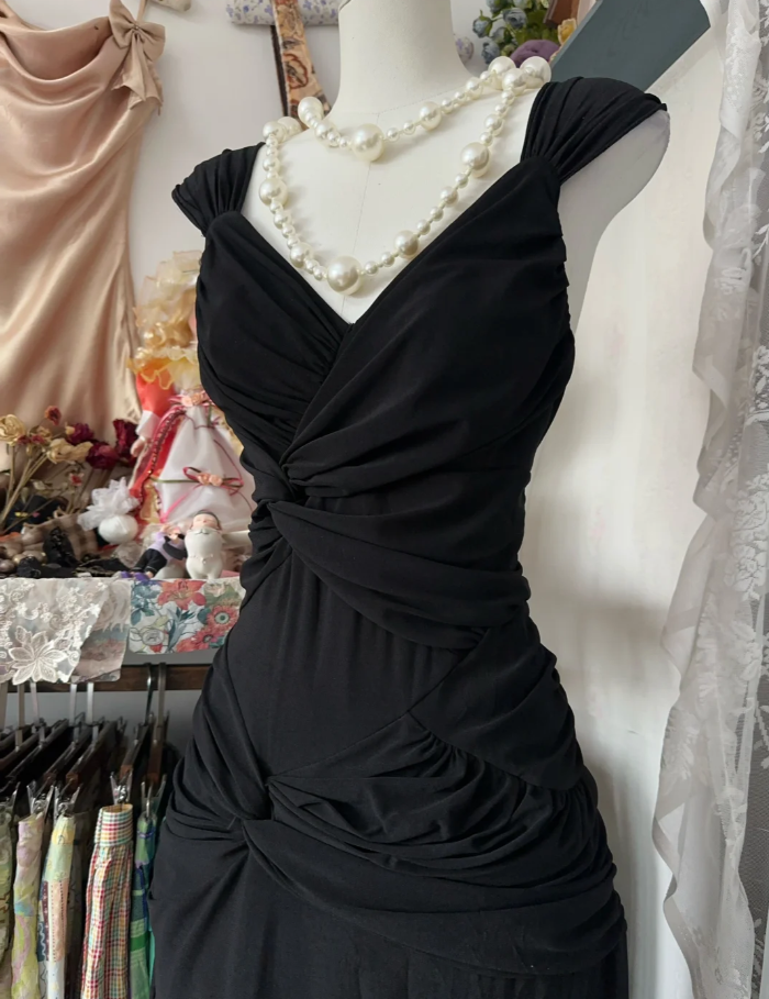 Classic V Neck Black Satin Pleated Mermaid Long Evening Dress Formal Wedding Guest Dress D1785