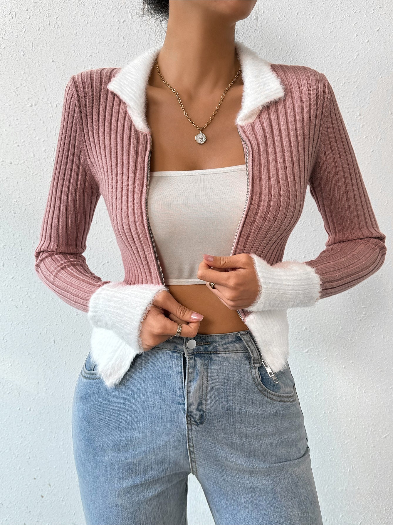 Elegant Zip-Front Fitted Knit Cardigan for Stylish Comfort