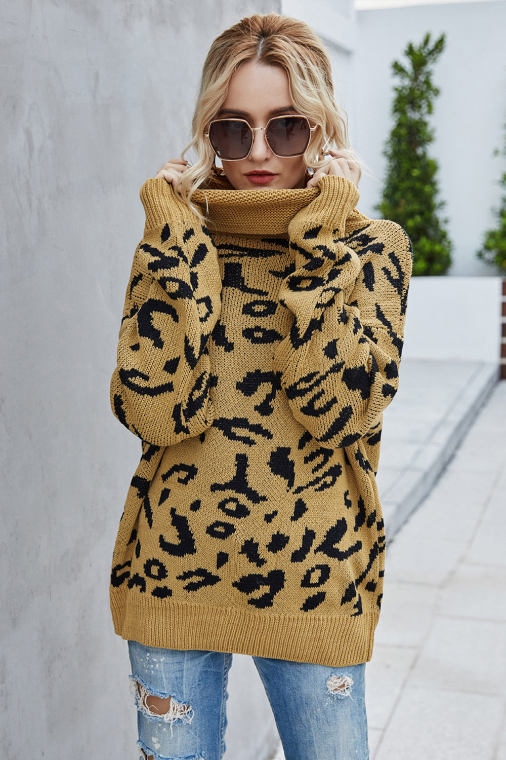 Loose Leopard Print Sweater with Turn-Down Collar Style