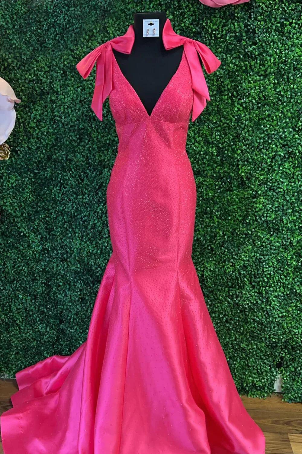 Stunning Yellow Mermaid V-Neck Long Beaded Prom Dress With Bowknot