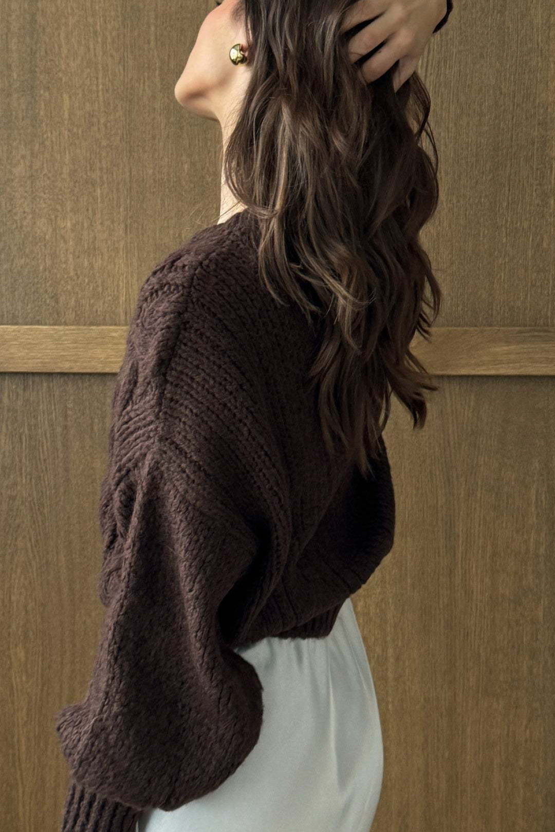 Classic Vintage Cable Knit Crewneck Sweater for All Seasons