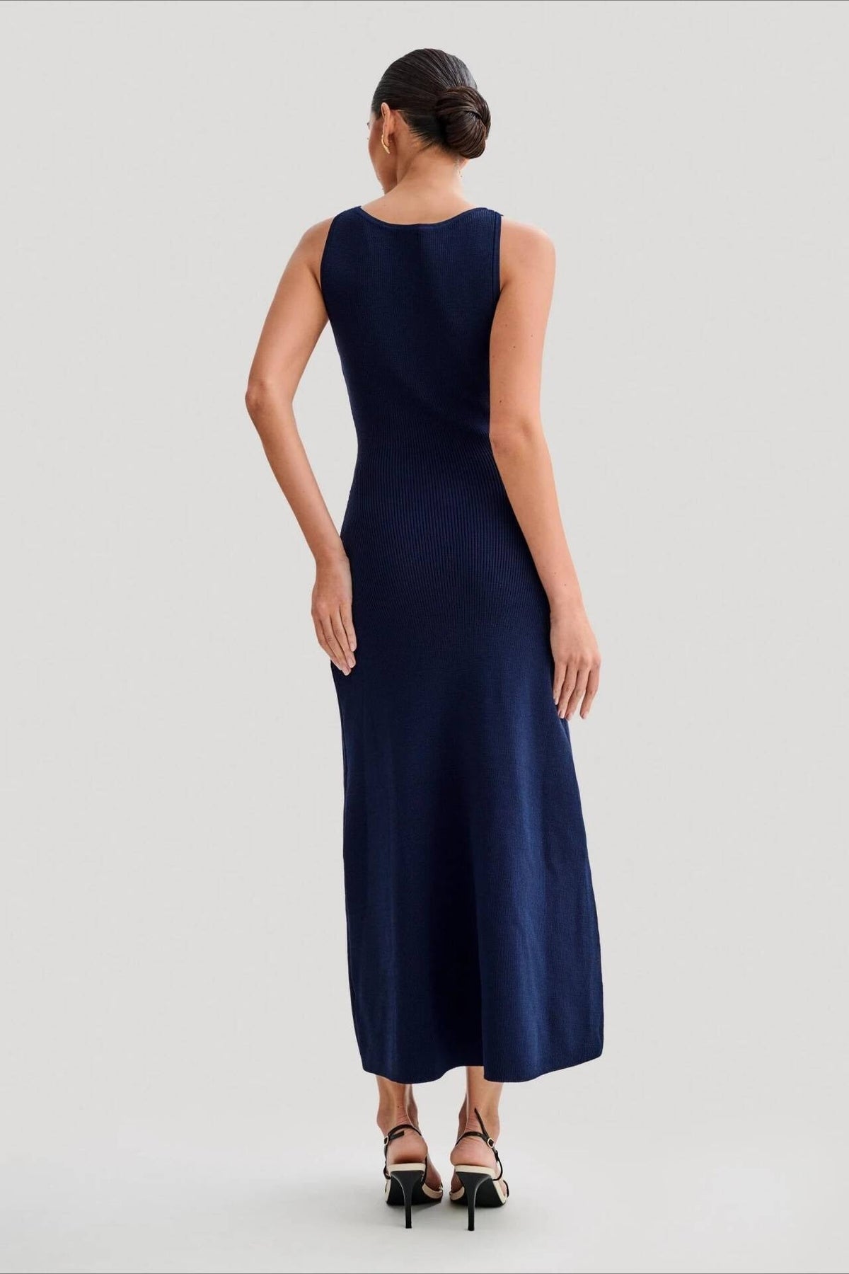 Sleeveless Round Neck Knit Sweater Dress 5
