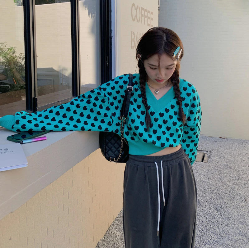 KittenAlarm - V-Neck Heart Printed Cropped Sweater