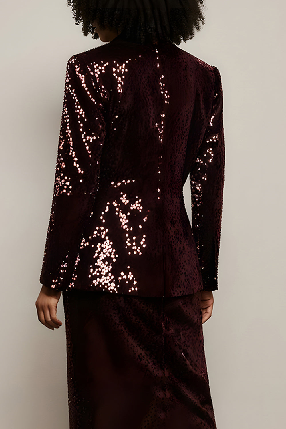 Sparkly Burgundy 2 Piece Sequin Peak Lapel Long Sleeves Prom Suits