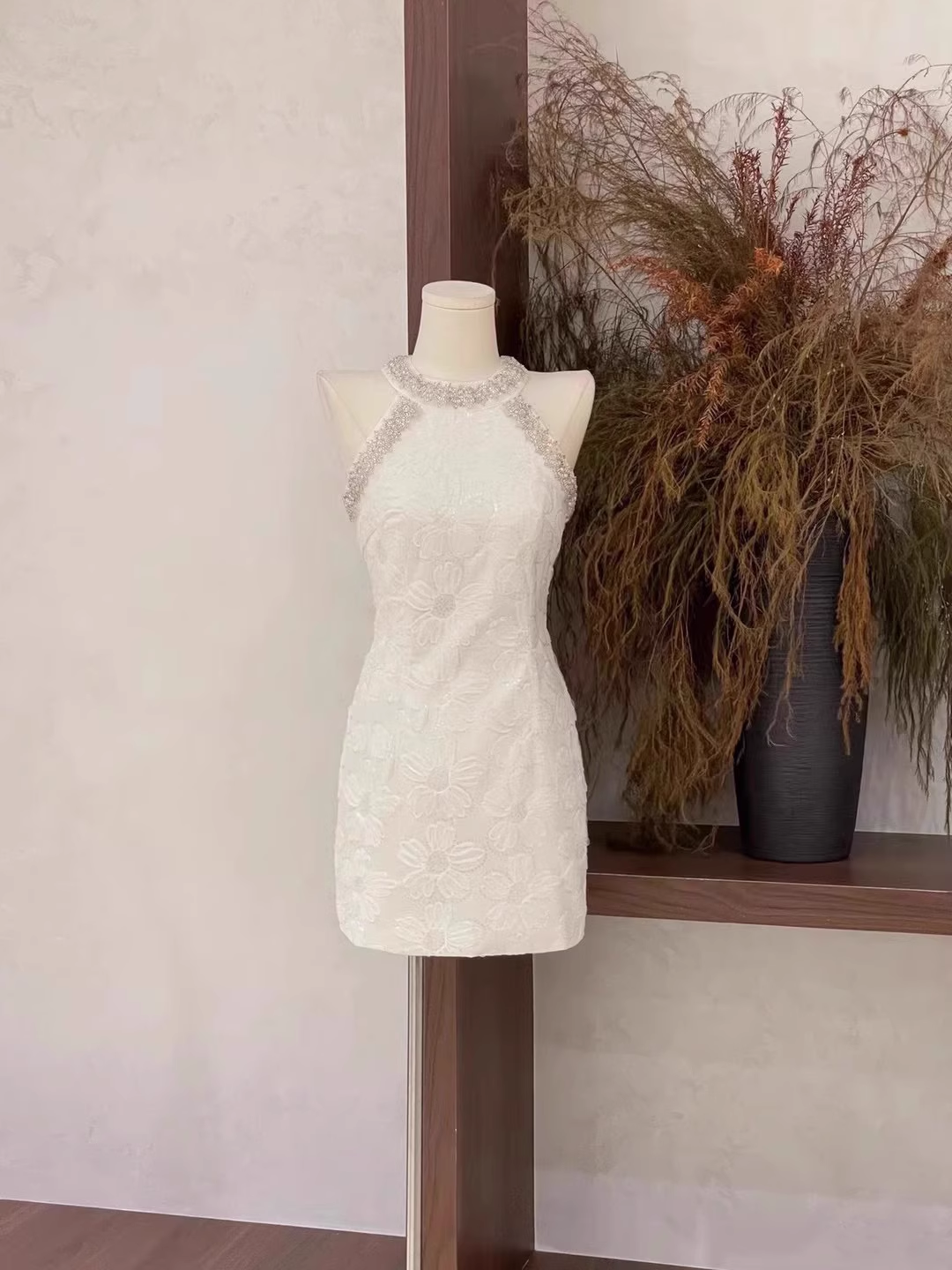 Classy White Three-Dimensional Flower Round Neck Sleeveless Halter Short Party Dress Birthday Outfits S244