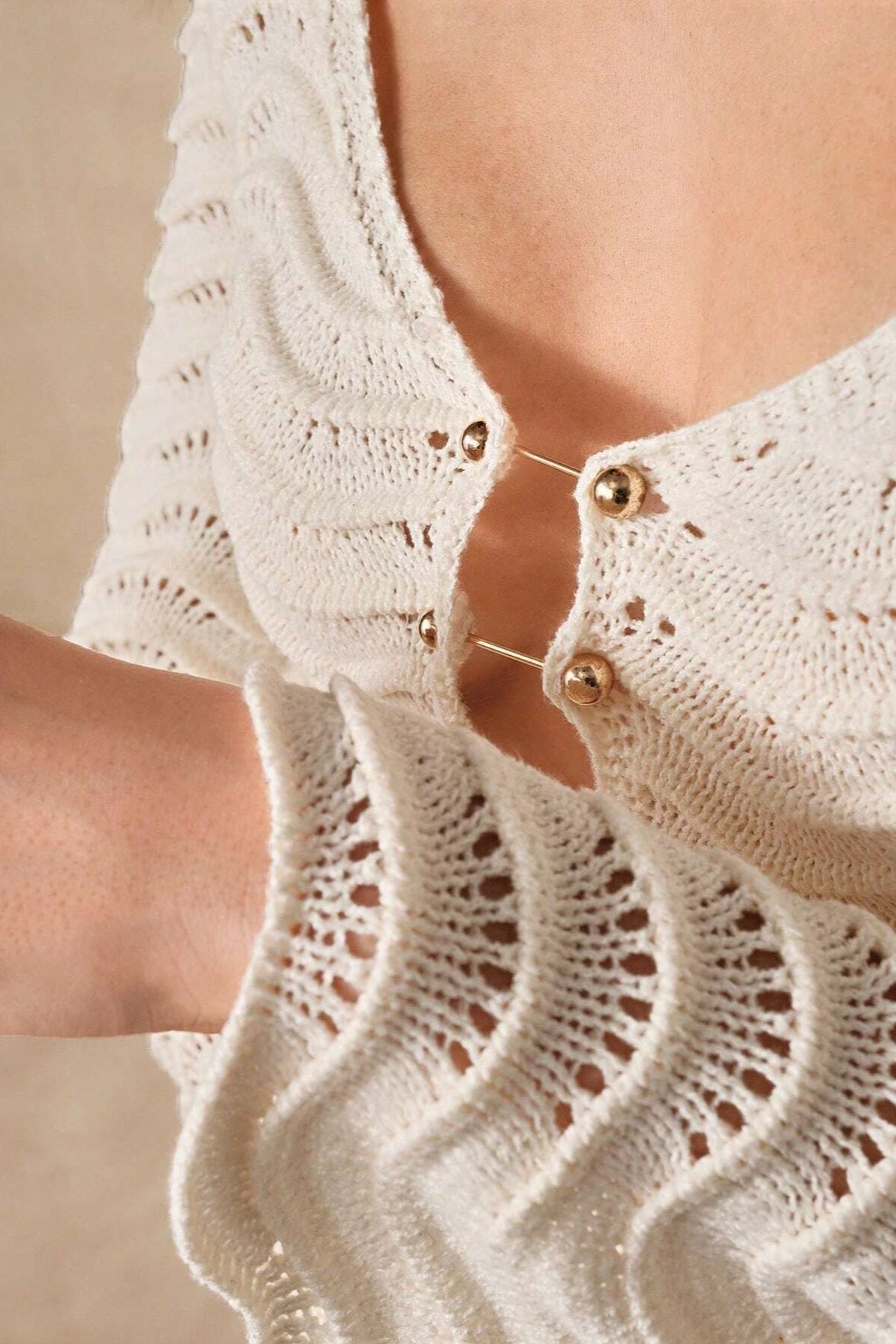 Scalloped Wave Knit Scoop-Neck Long Sleeve Keyhole Dress