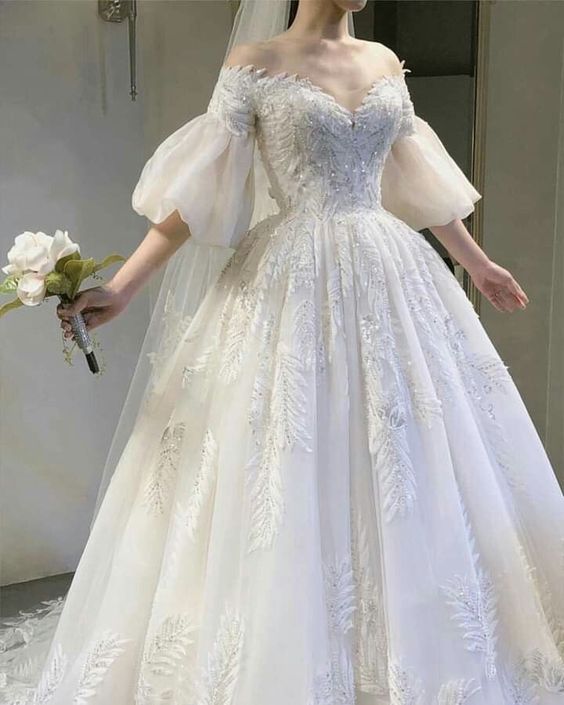Charming Lace Vintage Fashion Modest Wedding Dresses