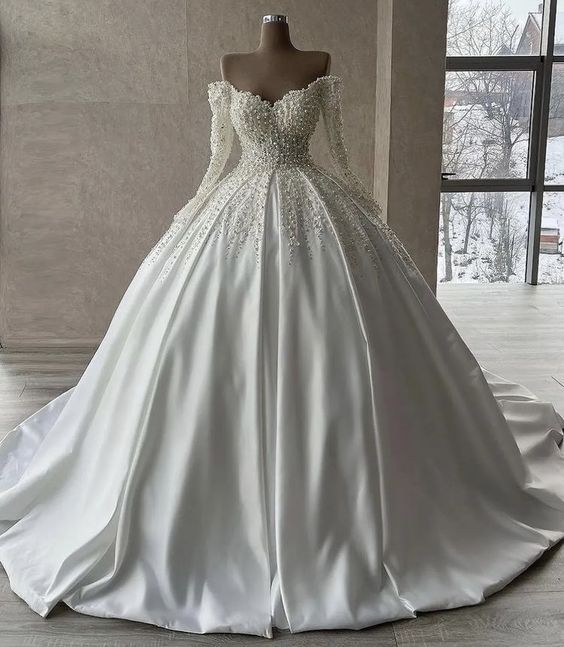 Off Shoulder Princess Wedding Dress Romantic Ball Gown V Neck Lace Up Back Beaded Appliques Long Sleeve Wedding Dress
