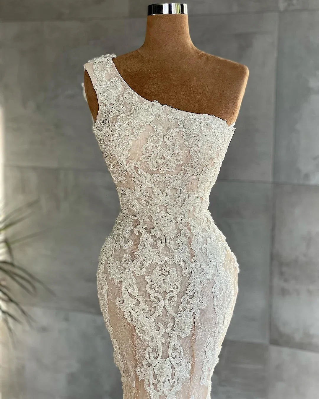Elegant One Shoulder Lace Mermaid Floor-length Wedding Dress With Appliques